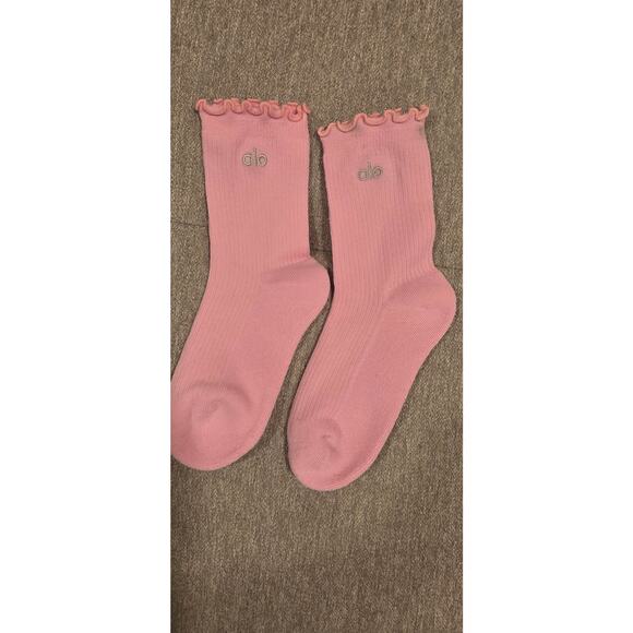 Alo Women's Lettuce Edge Sock Sweet Pink S/M New with Imperfection - Picture 4 of 4